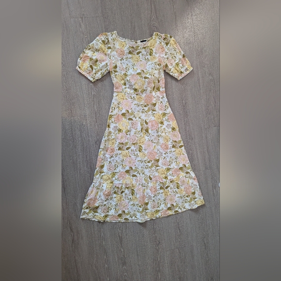 Target Dresses & Skirts - Who What Wear Floral Print Open Back Shirt Sleeve Midi Dress Size Small EUC!